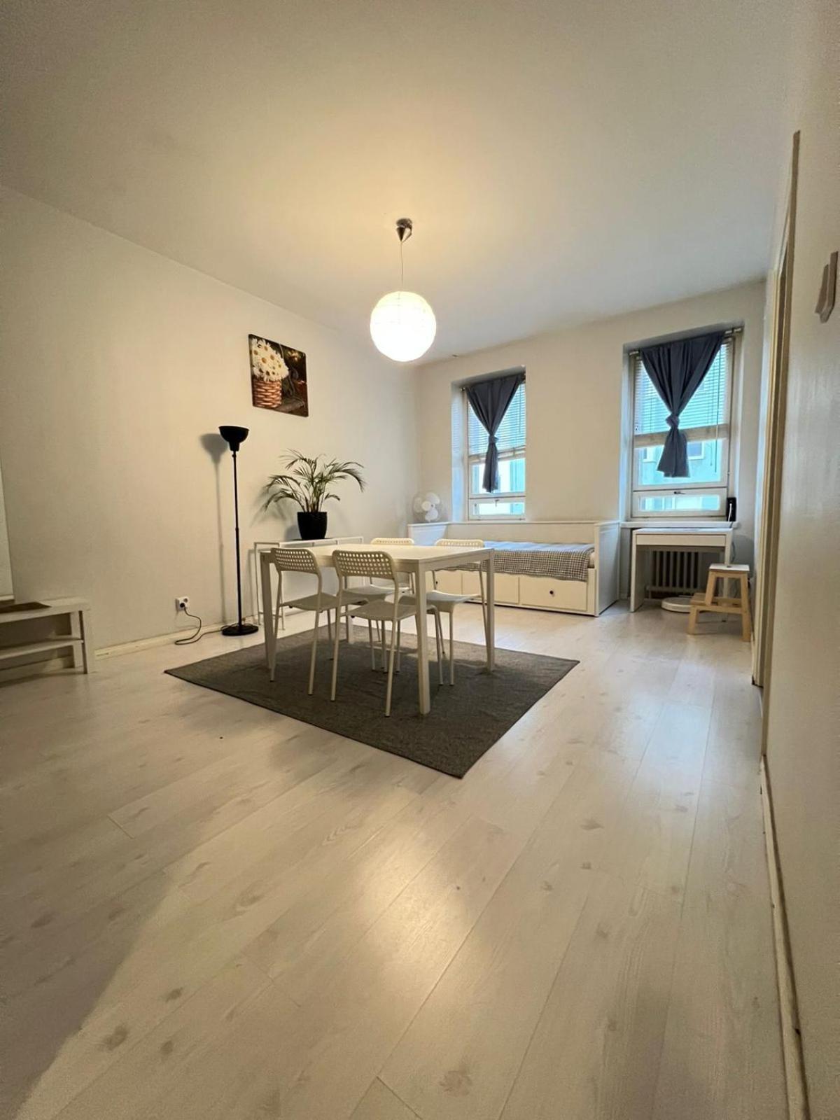 Moderni Siisti Koti Jossa Modernit Kalusteet Helsinki