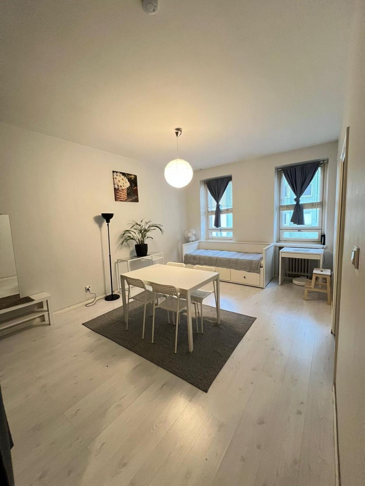 Moderni Siisti Koti Jossa Modernit Kalusteet Apartment Helsinki